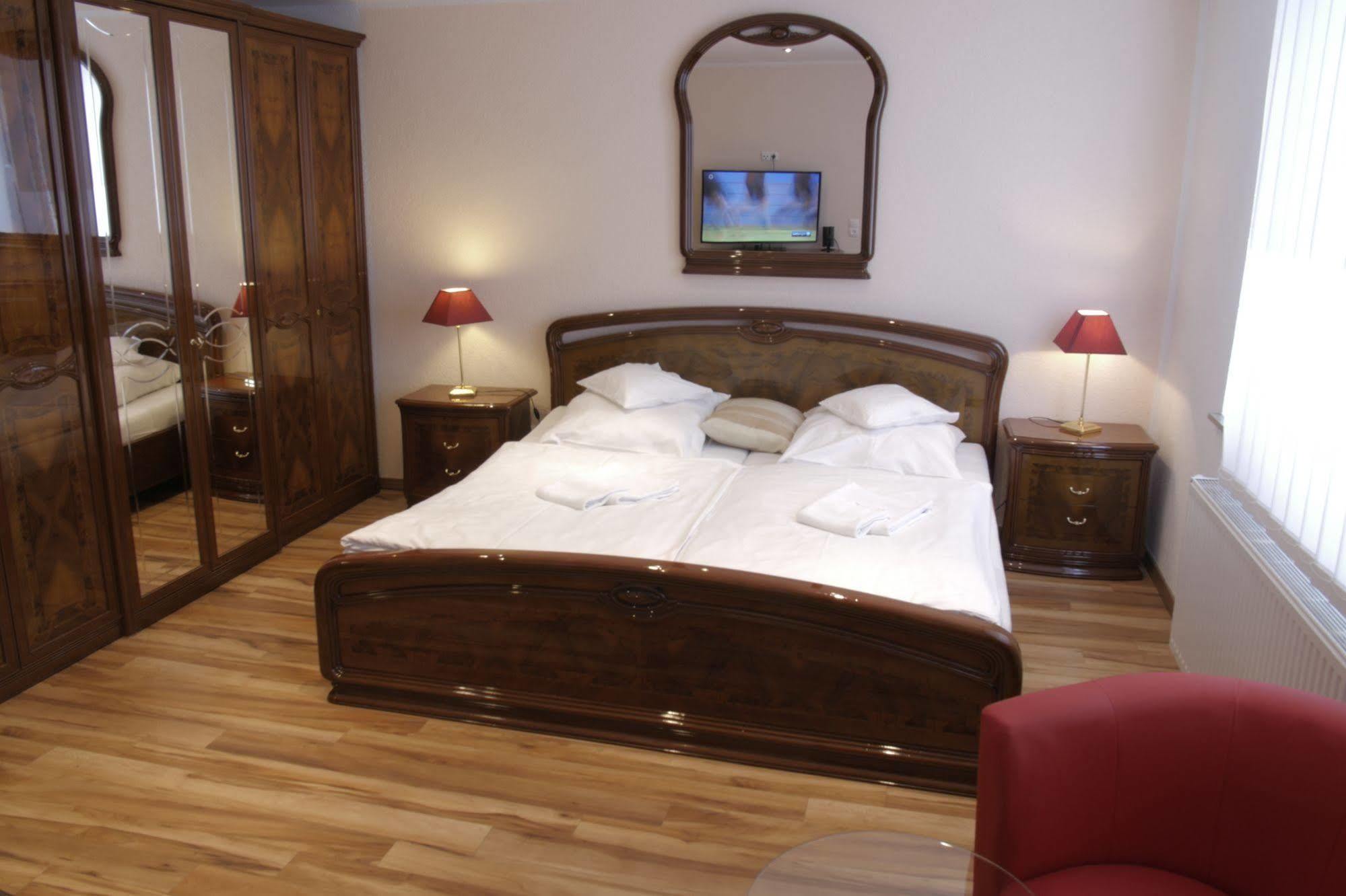 Pension Donau Grill Ганновер Экстерьер фото