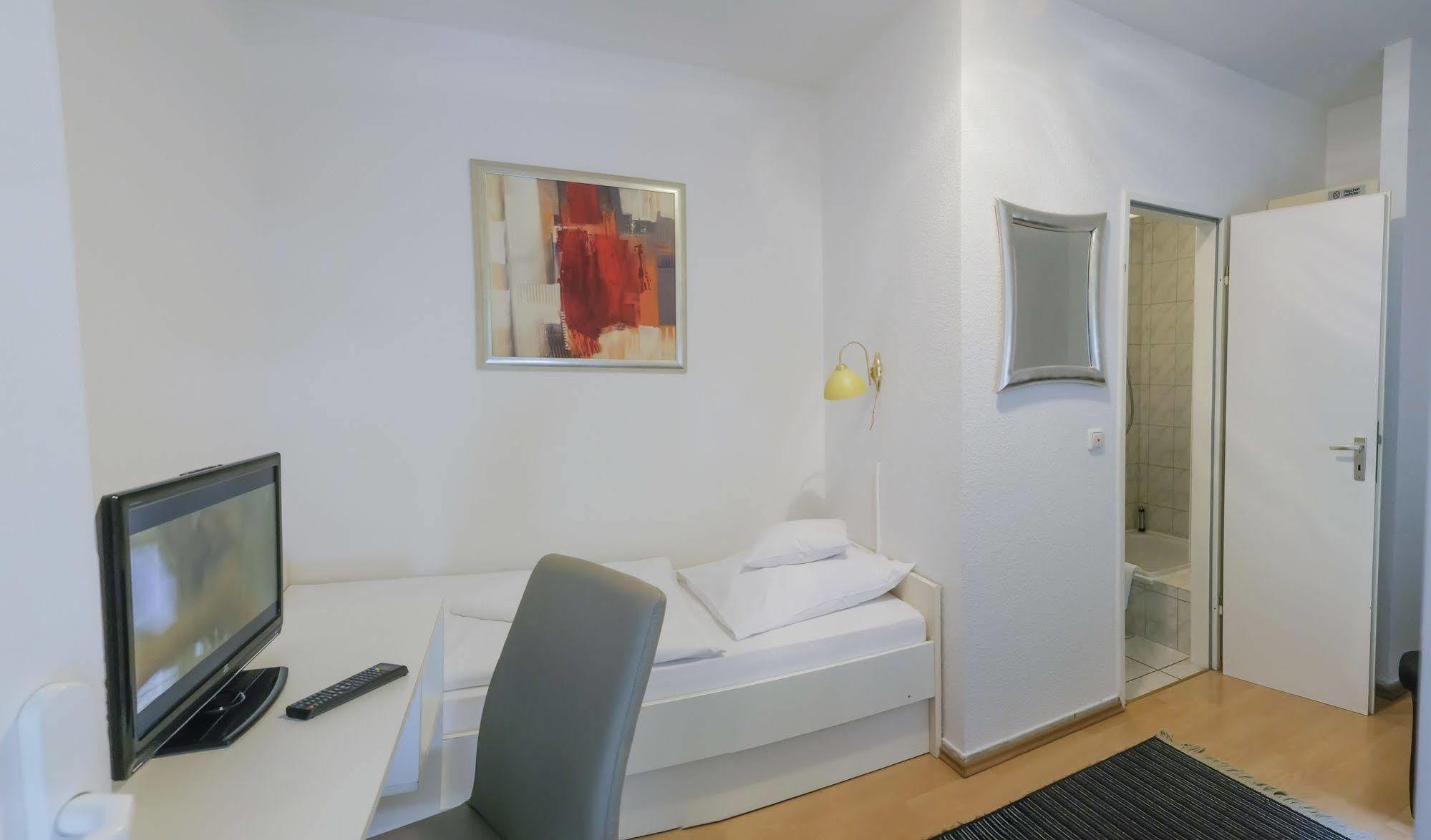Pension Donau Grill Ганновер Экстерьер фото
